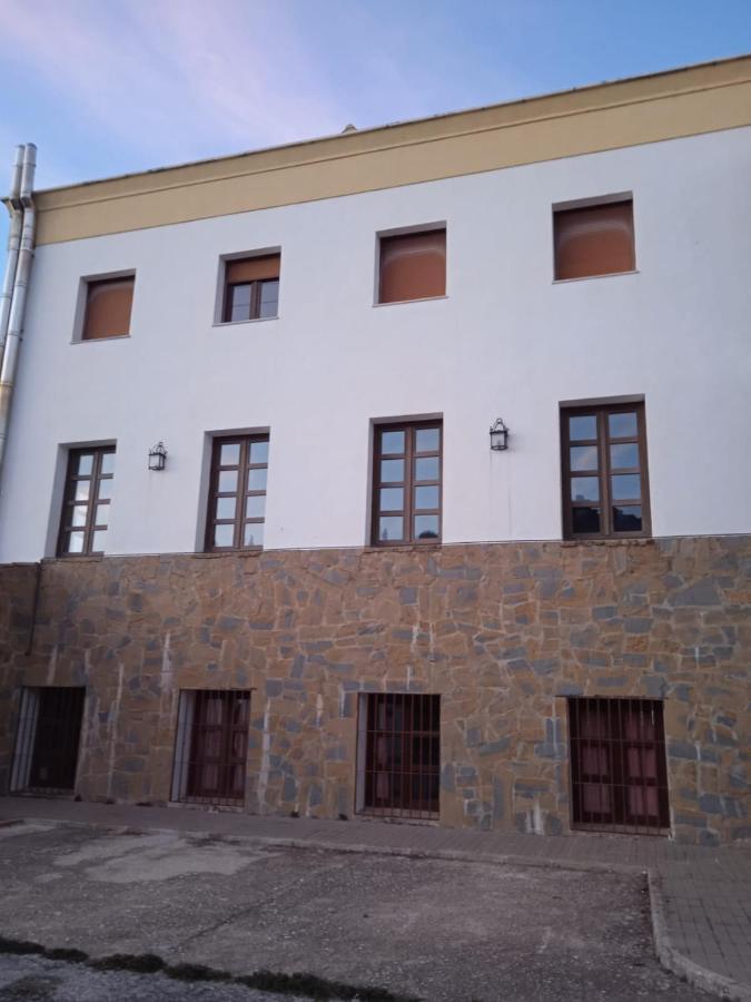 Apartamentos Refugio Del Viajero Parauta Екстериор снимка